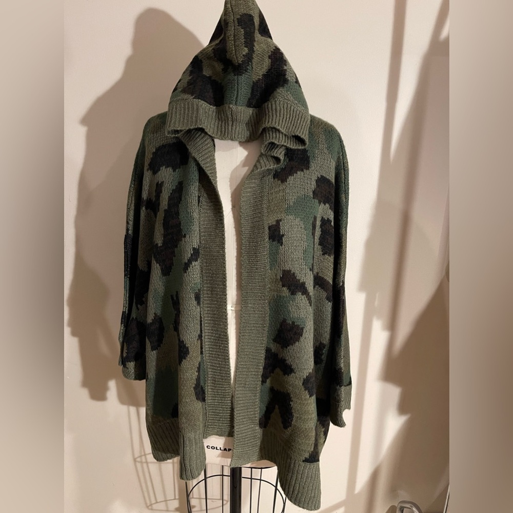 NWT camo sweater cape with kimono sleeves & hood